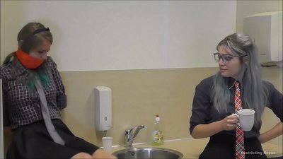 Woledzera / womangidwa komanso wotsekeredwa / mayi wovutika